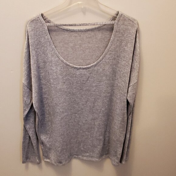 Women's Old Navy Gray Sweater, Long Sleeve, Lightweight, Size M, Cute Open Back - Picture 2 of 3